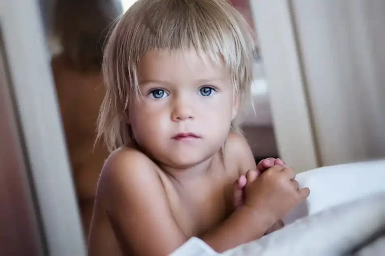 Socialtjänsten misslyckades – pekade ut oskyldig mamma