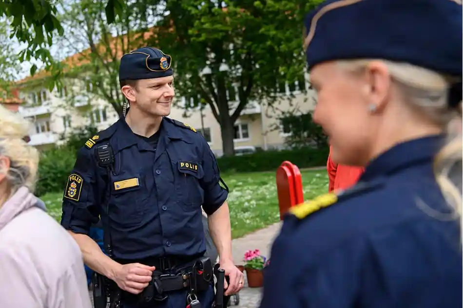 Polisens förtroendebrott leder till häktning