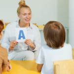 Lärare åtalad för att tejpa barns munnar