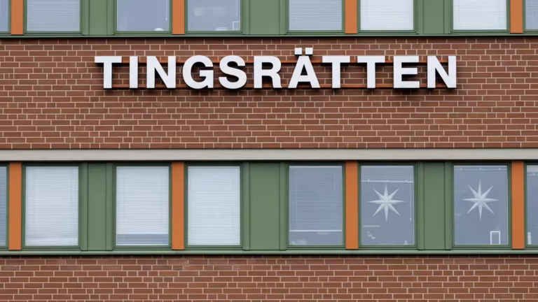 Skolpersonal döms för övergrepp efter larm