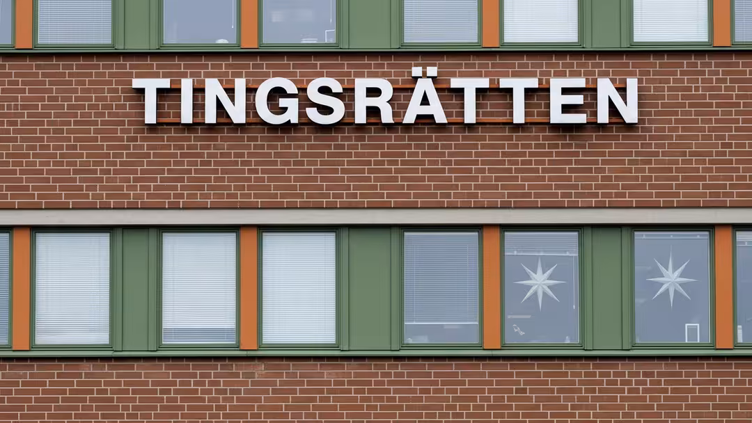 Skolpersonal döms för övergrepp efter larm Skolpersonal döms för övergrepp efter larm