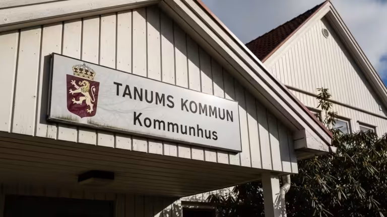 M-topp jävig i markbeslut för exfru