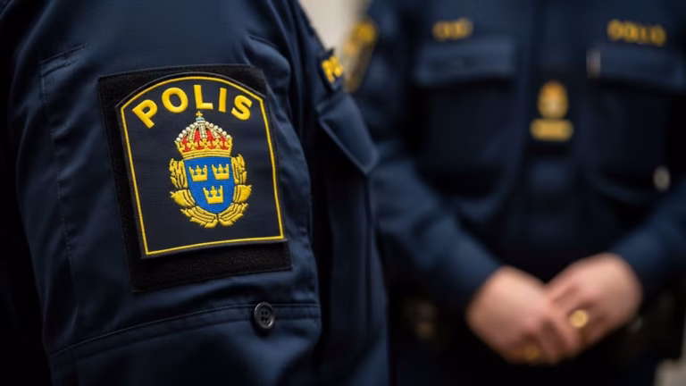 Polis döms för olaglig kroppsvisitation
