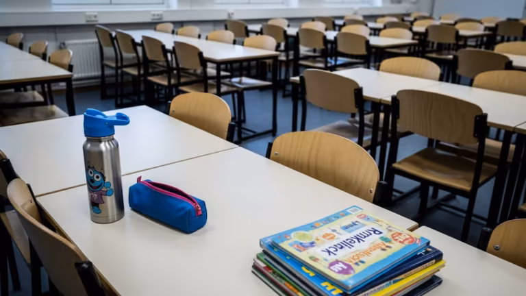 Lärare utnyttjade elever för nakenbilder