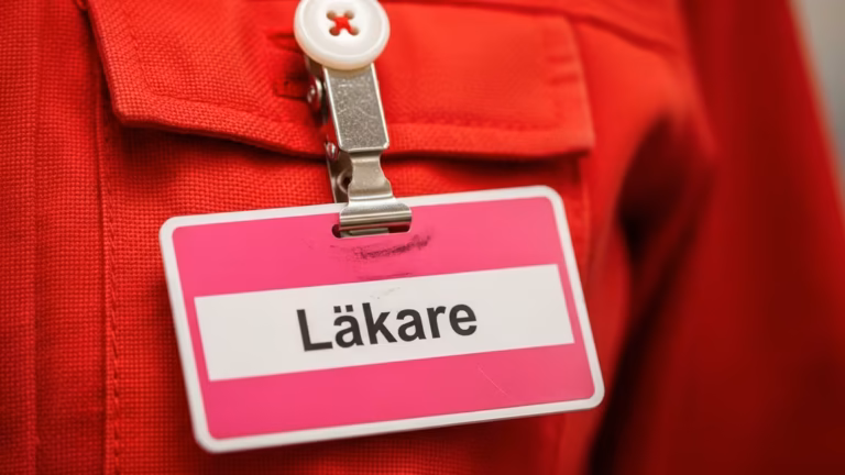 Läkare förlorar legitimation efter misshandelsdom