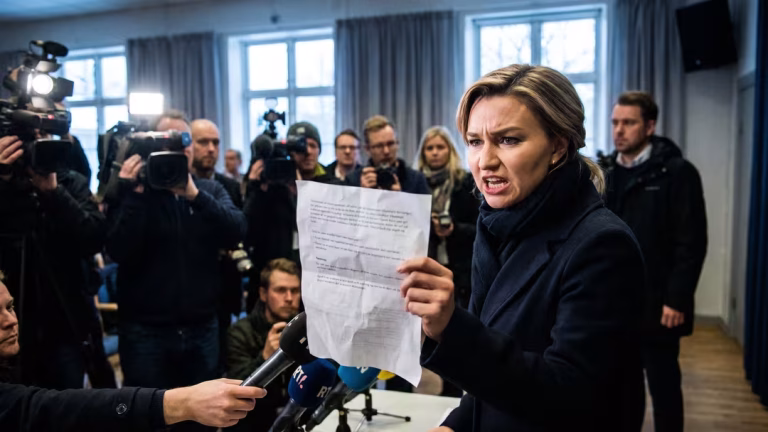 Kvinnojourer Stängs i Massor