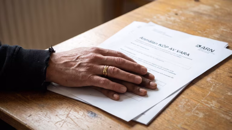 Dement äldre lurad på dyra abonnemang