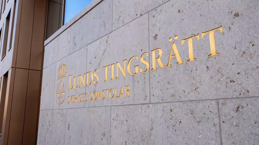 Äldreboendepersonal häktad för våldtäkt