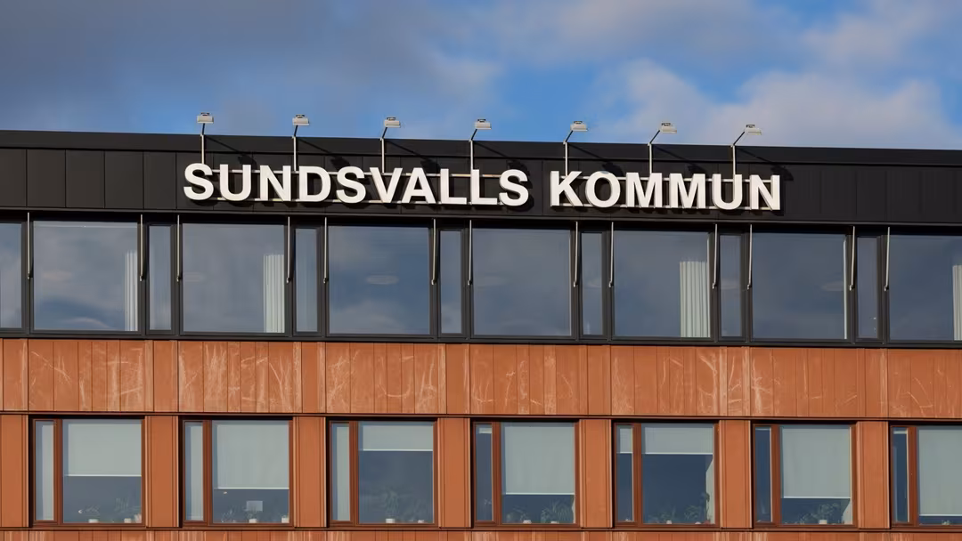 Självanmälan efter tonårsflickas självmord Självanmälan efter tonårsflickas självmord
