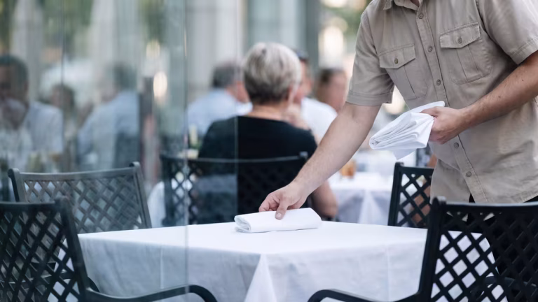 Restaurang diskriminerade funktionshindrad med assistanshund