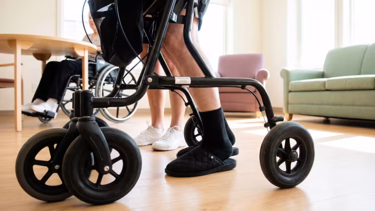 Hemtjänstpersonal häktad för våldtäkt
