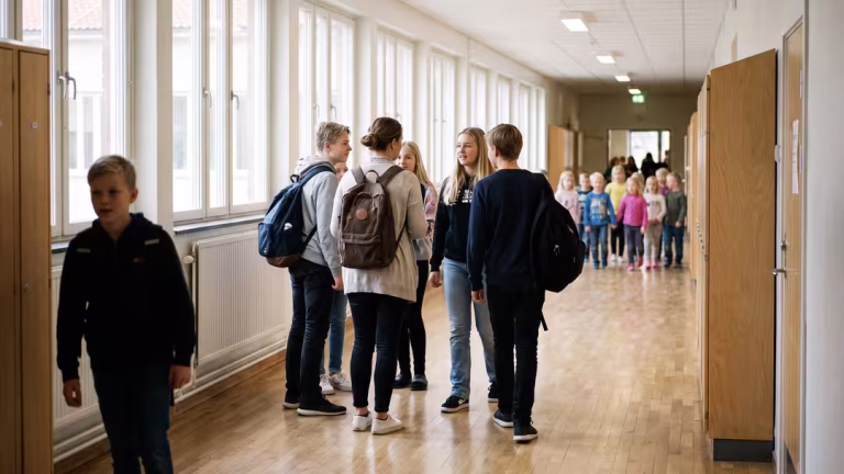 Skolanställd misstänks för 19 nya sexualbrott