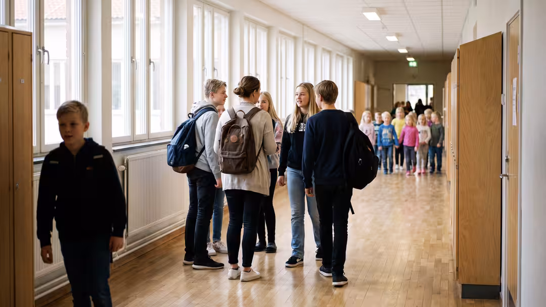 Skolanställd misstänks för 19 nya sexualbrott