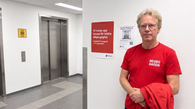 Avstängd hiss isolerar resenärer i Söderhamn