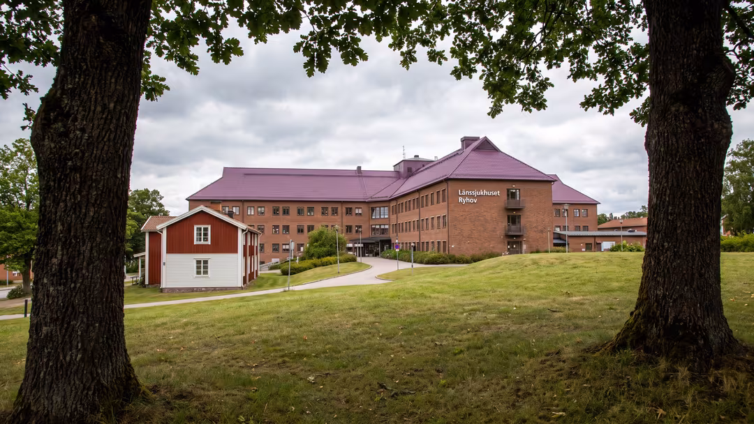 Sjuksköterska häktad för våldtäkt på döende patient