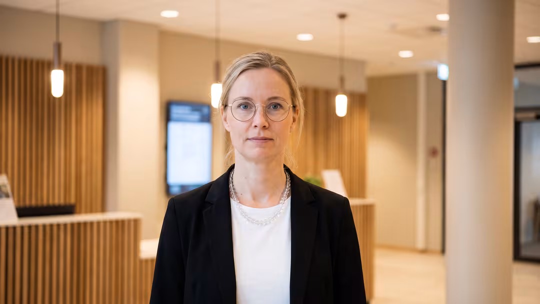 Sjuksköterska häktad för våldtäkt på patient