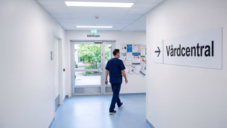 Vårdcentral anmäls för felaktiga pronomen