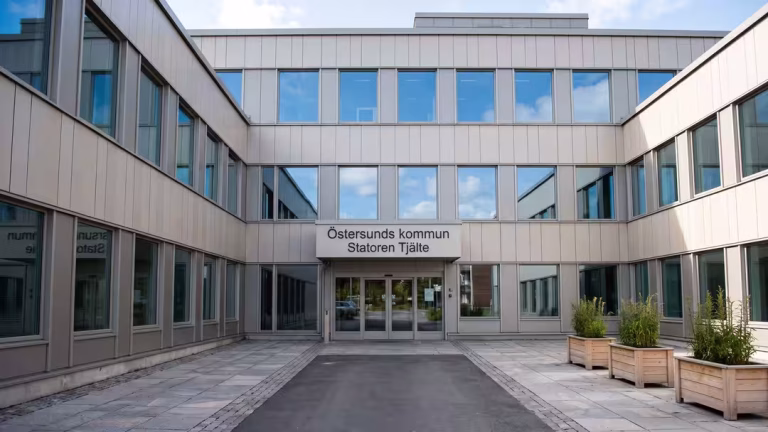Sommarjobbare strypt på boende – kommunen polisanmäls