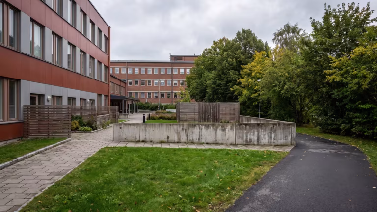 Ryhov sparkar sjuksköterska efter våldtäktsmisstankar