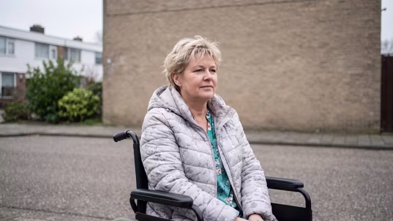 Rullstolsburna Anna tvingades avslöja sin röst