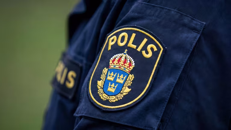 Polis åtalas för barnvåldtäkt och djursex Polis åtalas för barnvåldtäkt och djursex