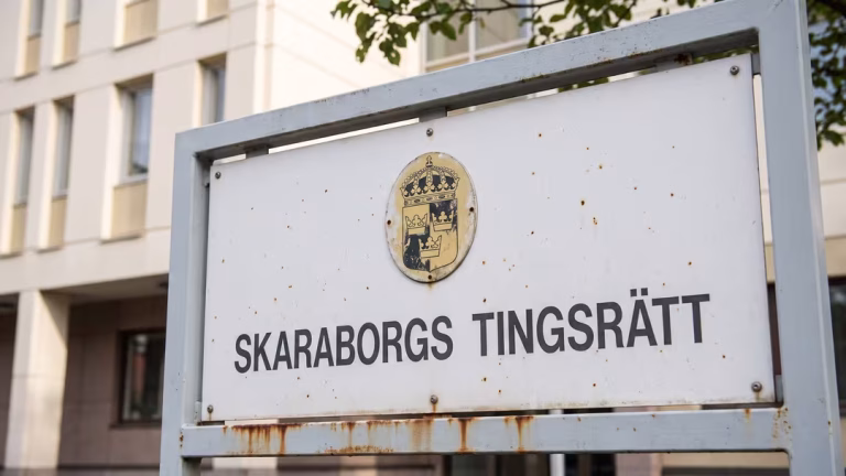 Fånge knivhöggs i huvudet på anstalt