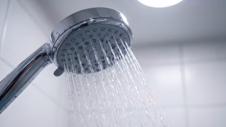 Anställd sparkas efter övergrepp på boende
