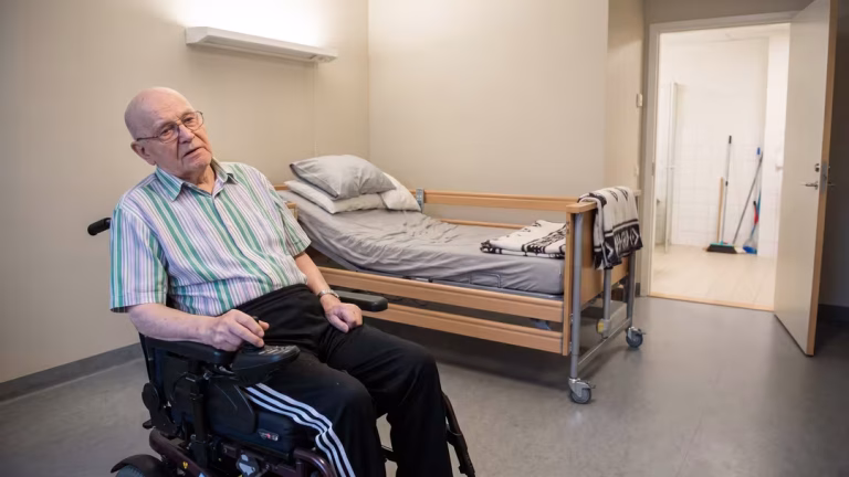72-åring riskerar bli av med livsviktig elrullstol