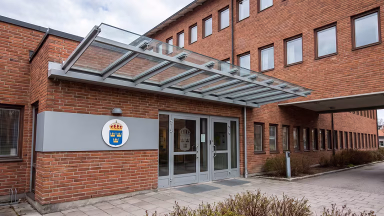 Hemtjänstman åtalas för övergrepp på äldre