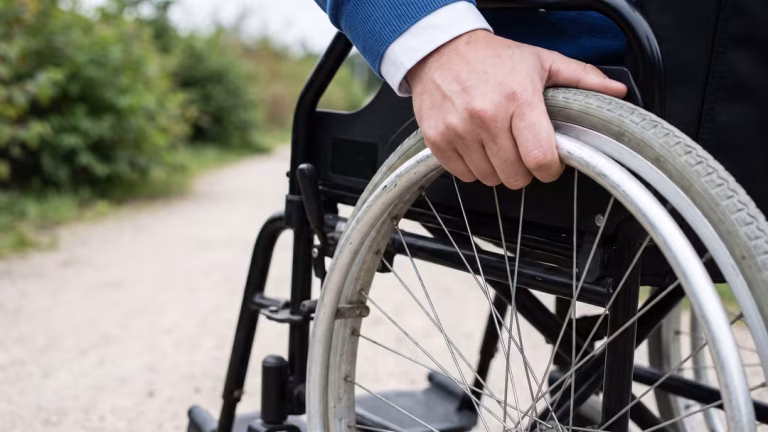 Personal lämnade rullstol olåst – äldre död