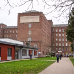 Sjuksköterska åtalas för våldtäkt mot döende patient