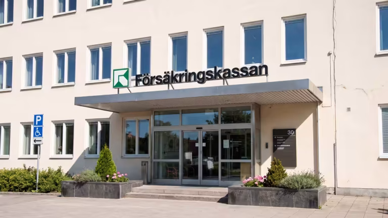 Chef döms för jäv i anställning av eget barn