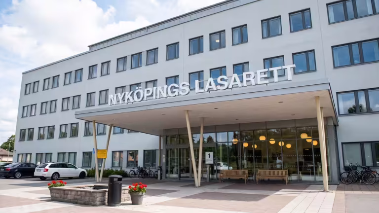 Patient dog efter fel på balkongdörr