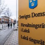 Hotade med skjutvapen inför barn