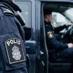 Polis åtalas för otillåtna slagningar